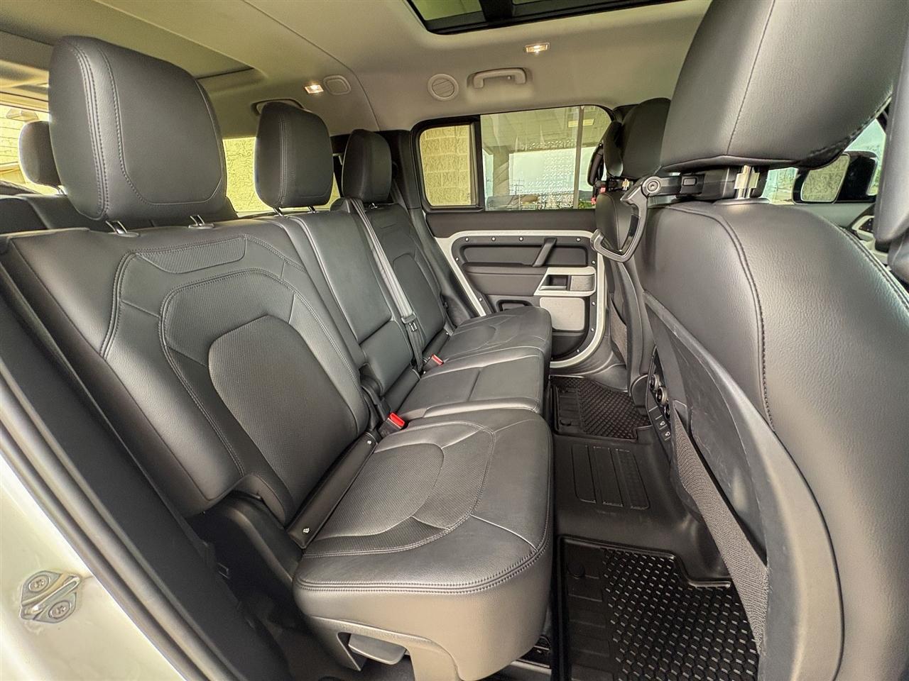 Land Rover Defender  2024