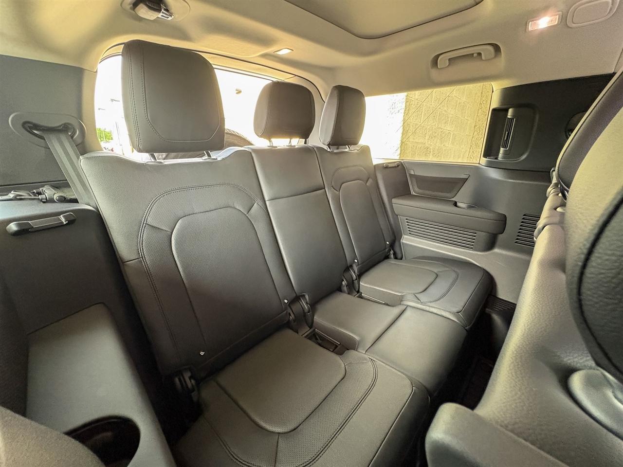 Land Rover Defender  2024