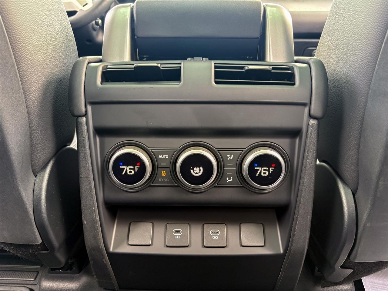 Land Rover Defender  2024