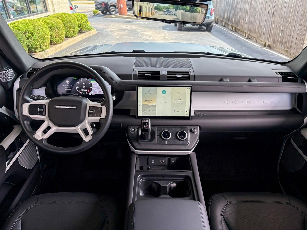 Land Rover Defender  2024