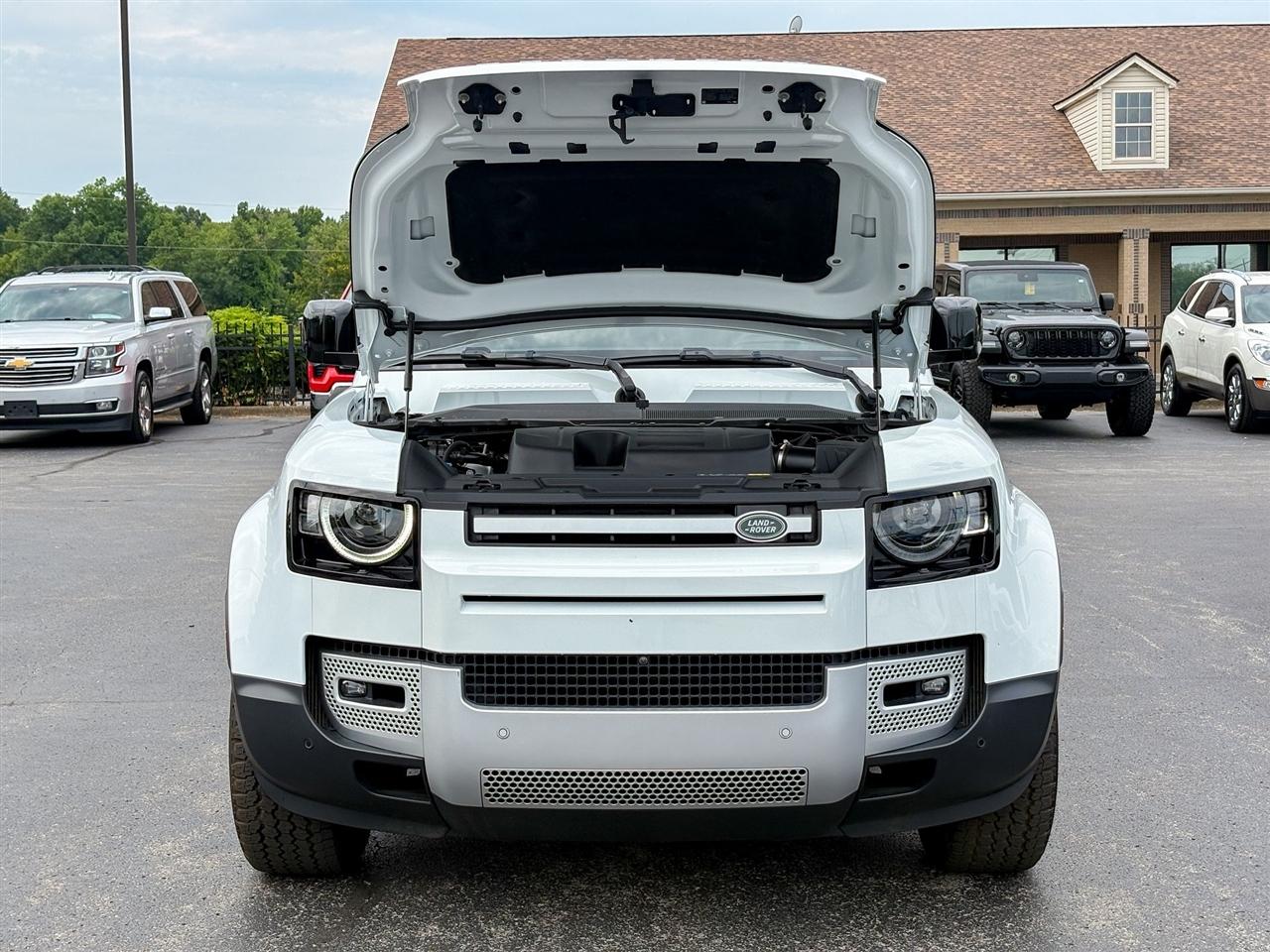 Land Rover Defender  2024