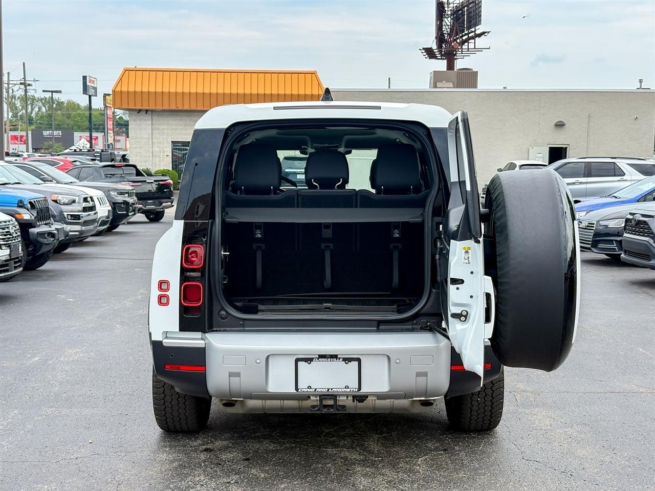 Land Rover Defender  2024