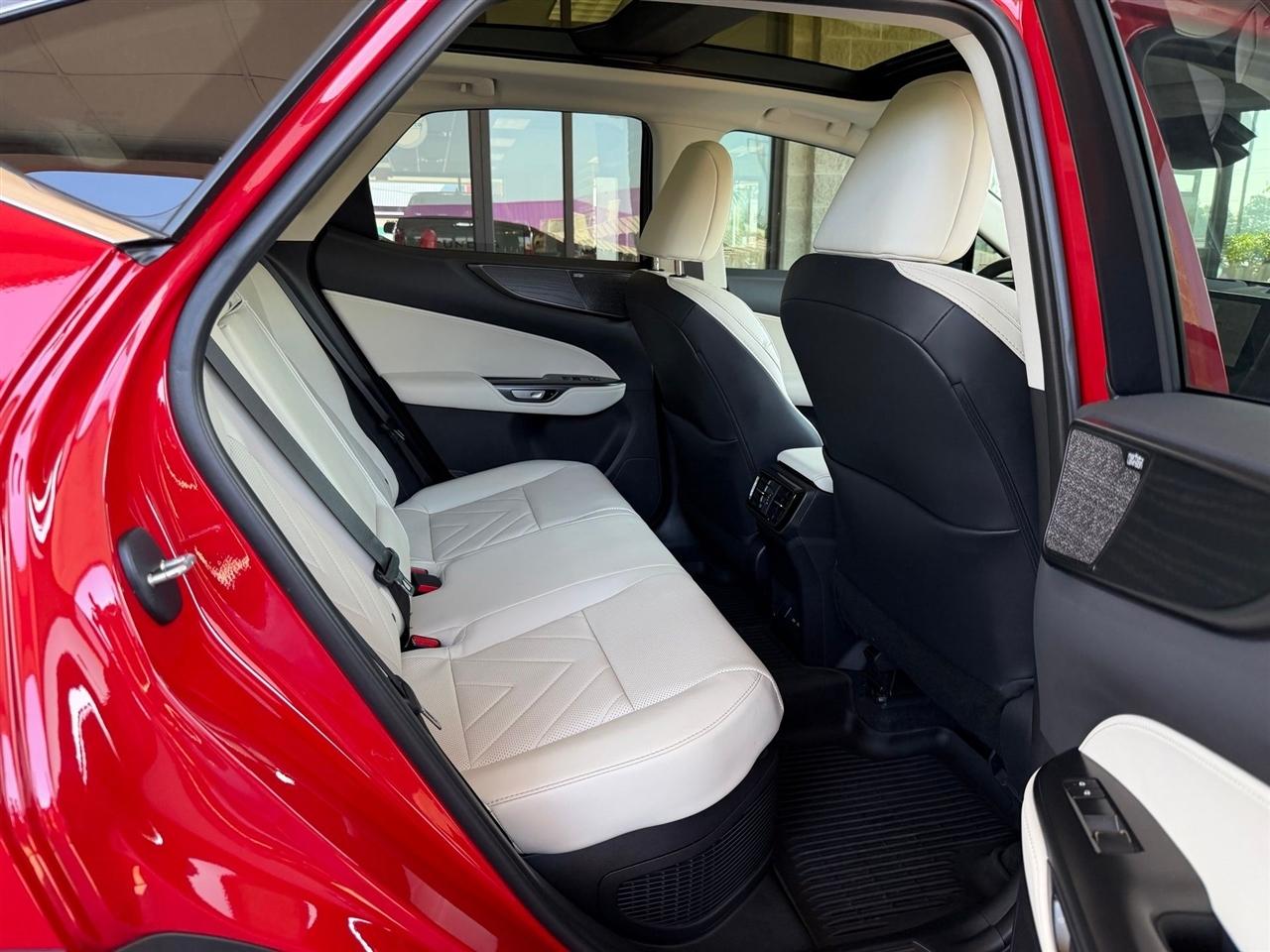 Lexus NX 350h Luxury 2025