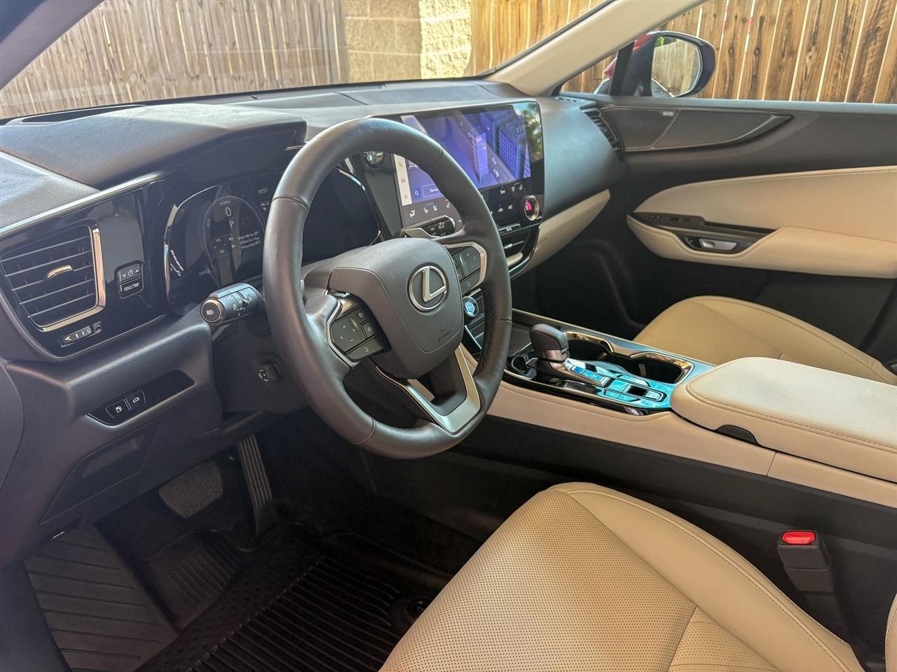 Lexus NX 350h Luxury 2025