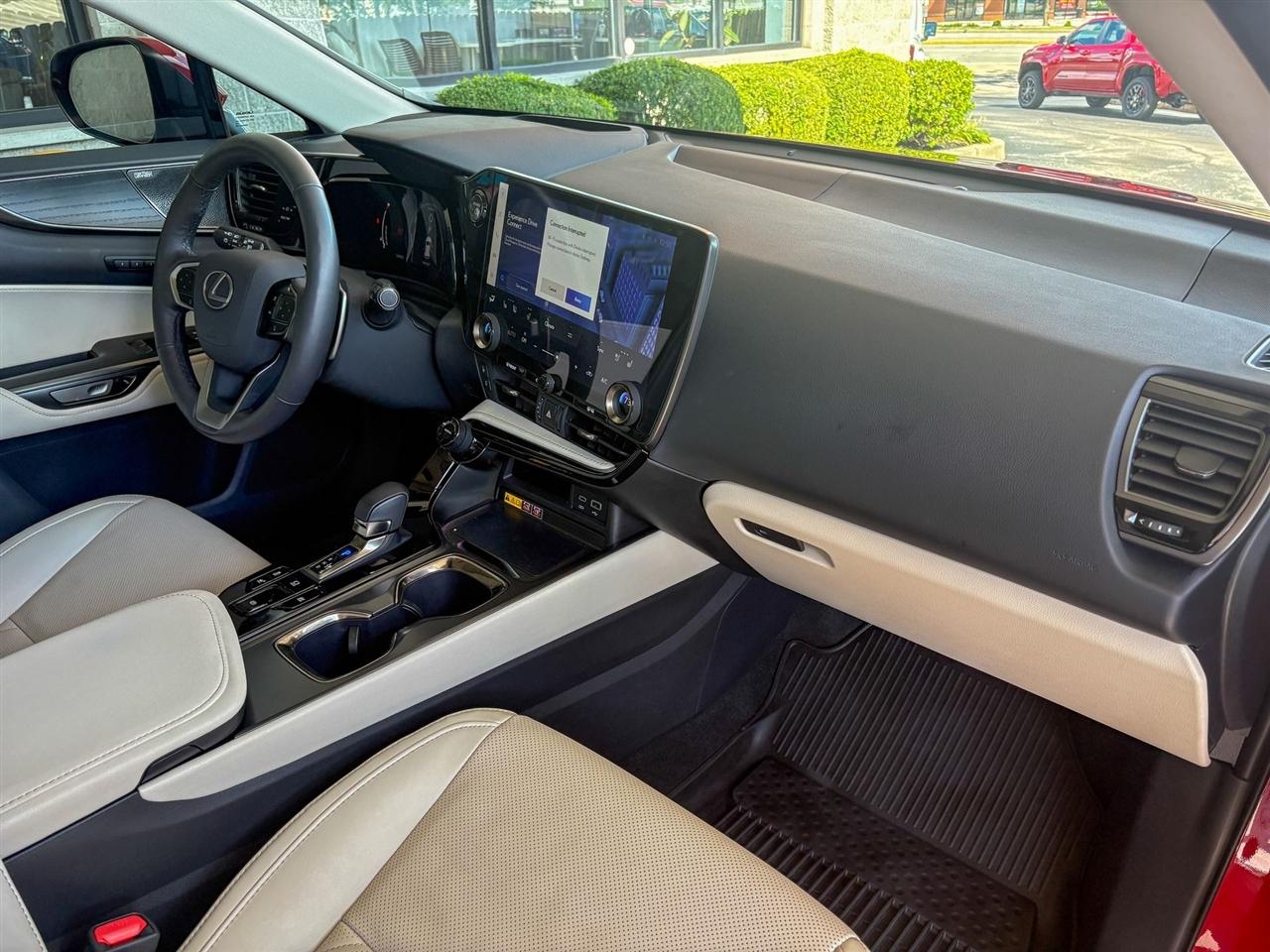 Lexus NX 350h Luxury 2025