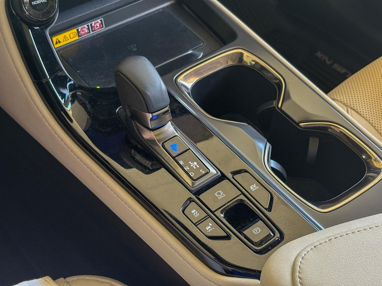 Lexus NX 350h Luxury 2025
