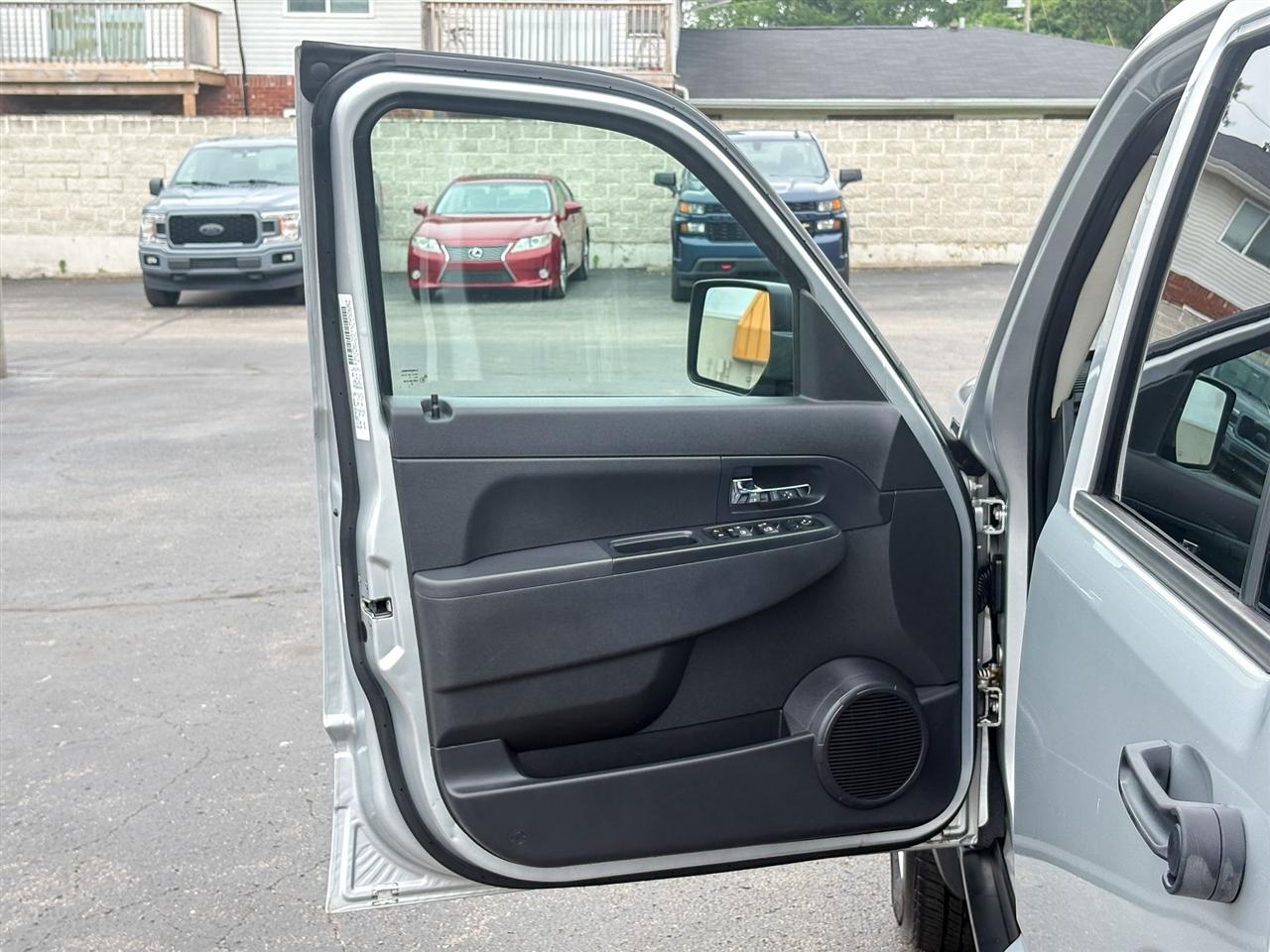 Jeep Liberty  2012