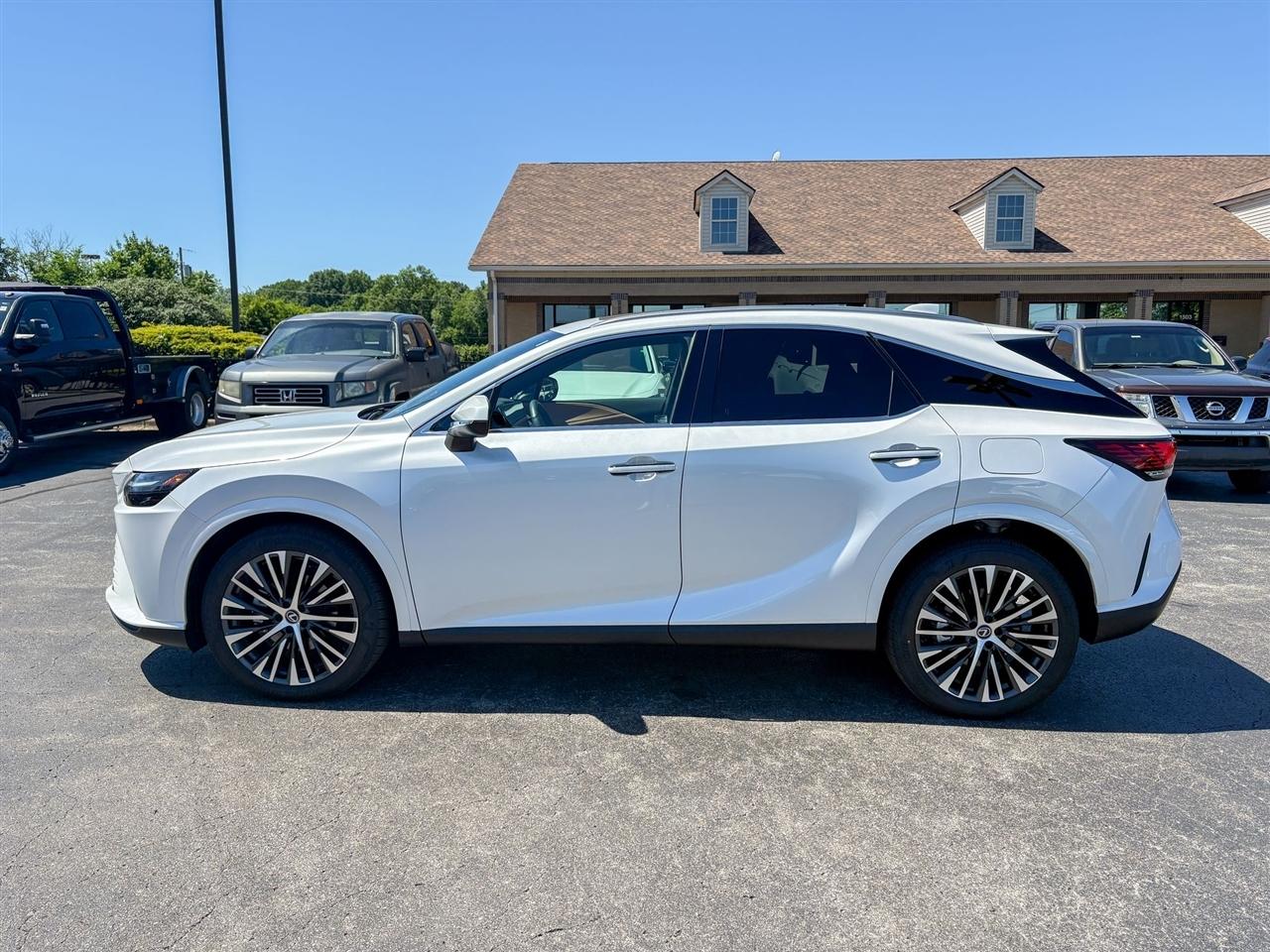 Lexus RX  2023
