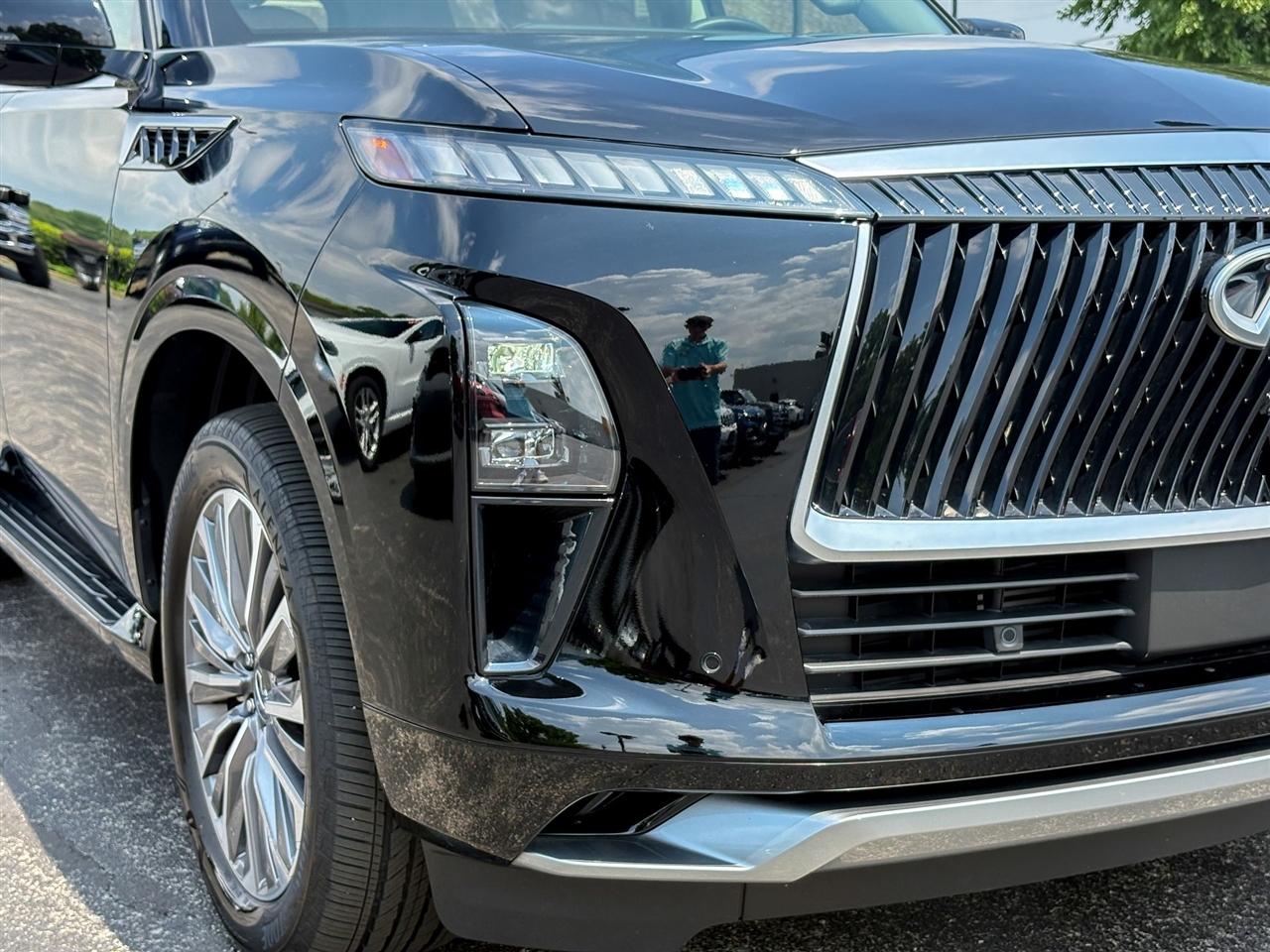 Infiniti QX80 LUXE 4WD 2025