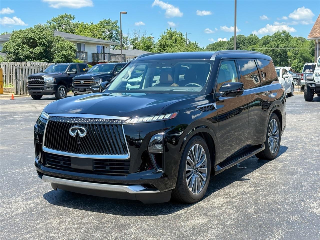 Infiniti QX80 LUXE 4WD 2025