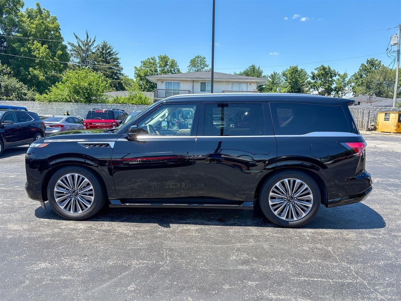 Infiniti QX80 LUXE 4WD 2025