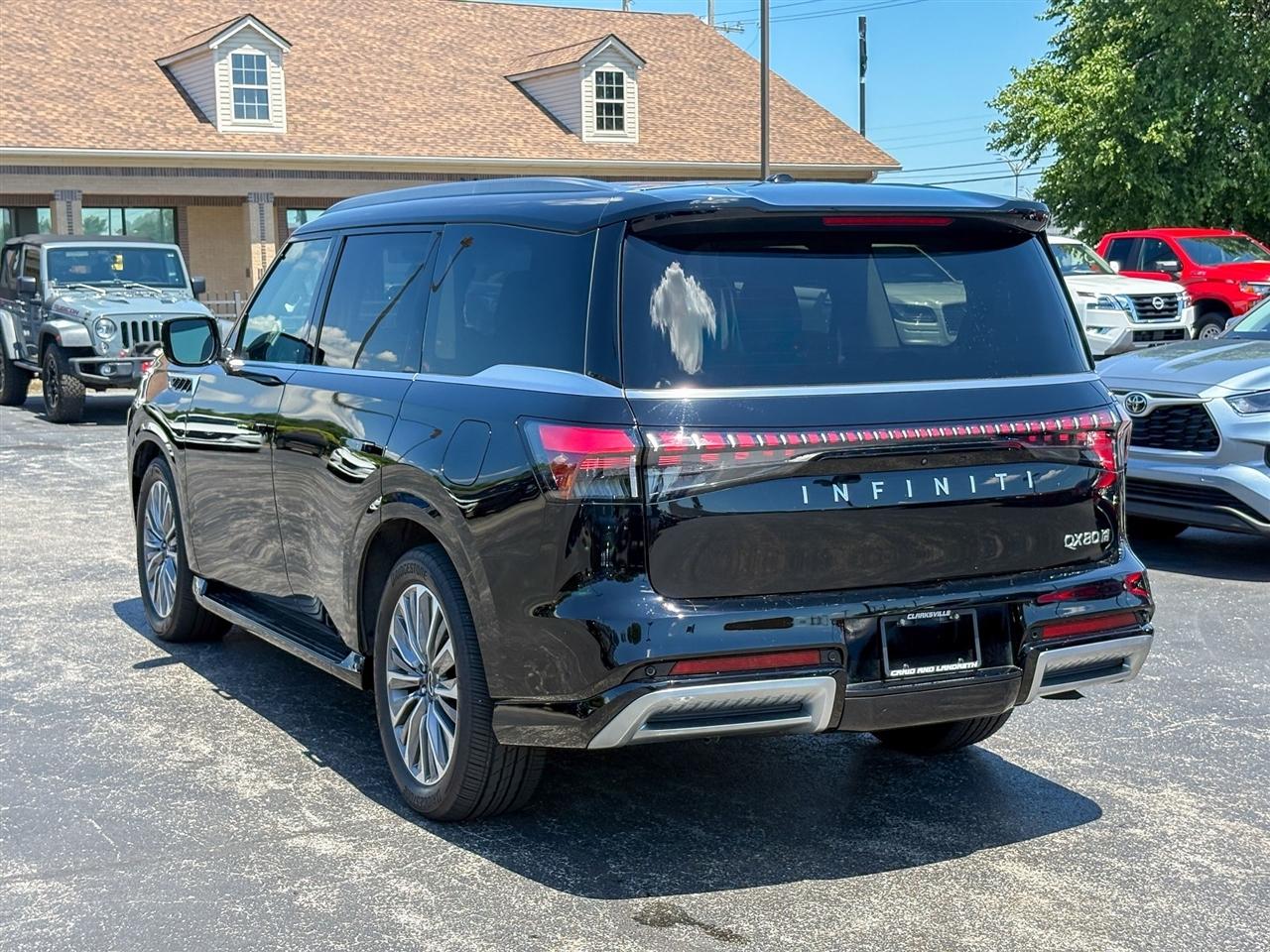 Infiniti QX80 LUXE 4WD 2025
