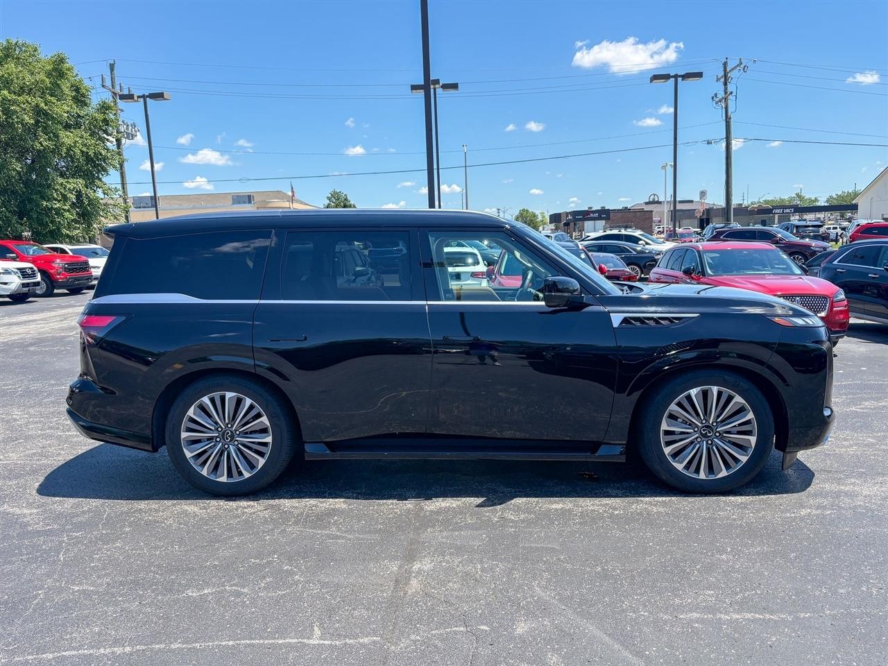 Infiniti QX80 LUXE 4WD 2025