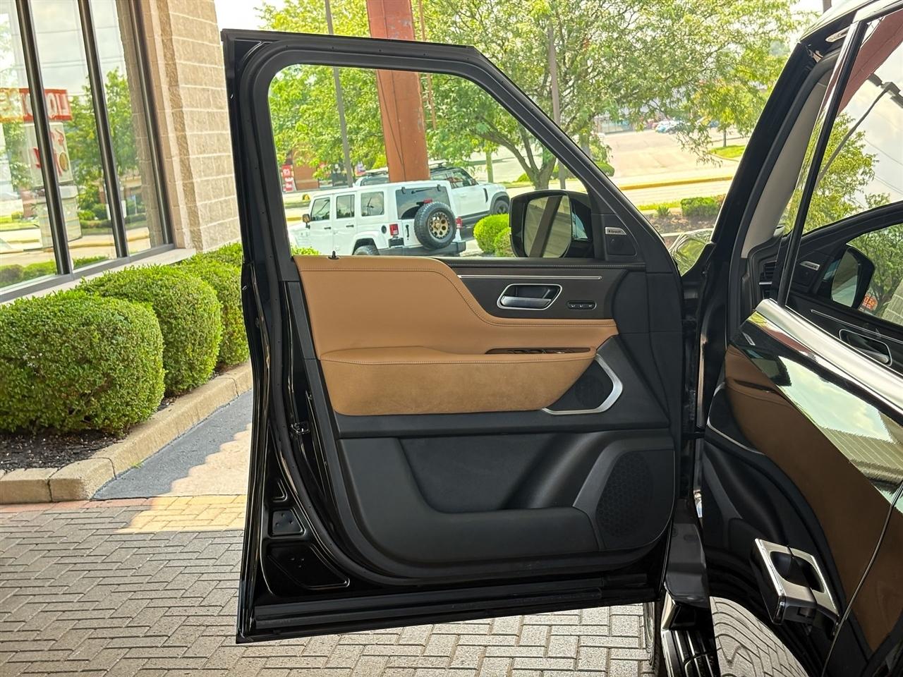 Infiniti QX80 LUXE 4WD 2025