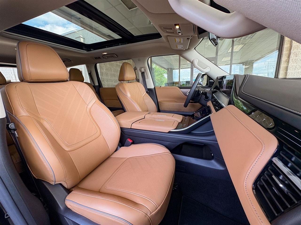 Infiniti QX80 LUXE 4WD 2025