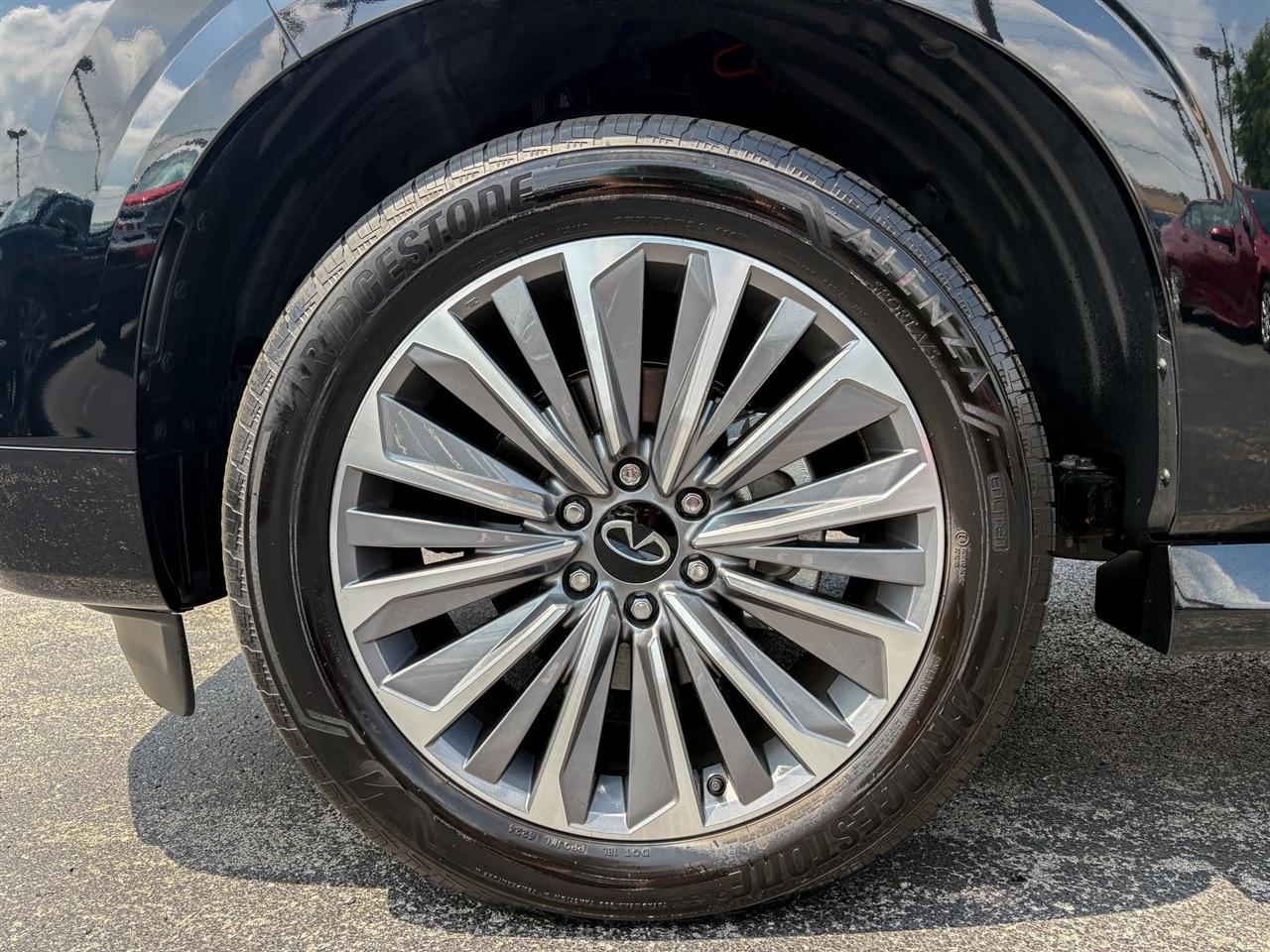 Infiniti QX80 LUXE 4WD 2025
