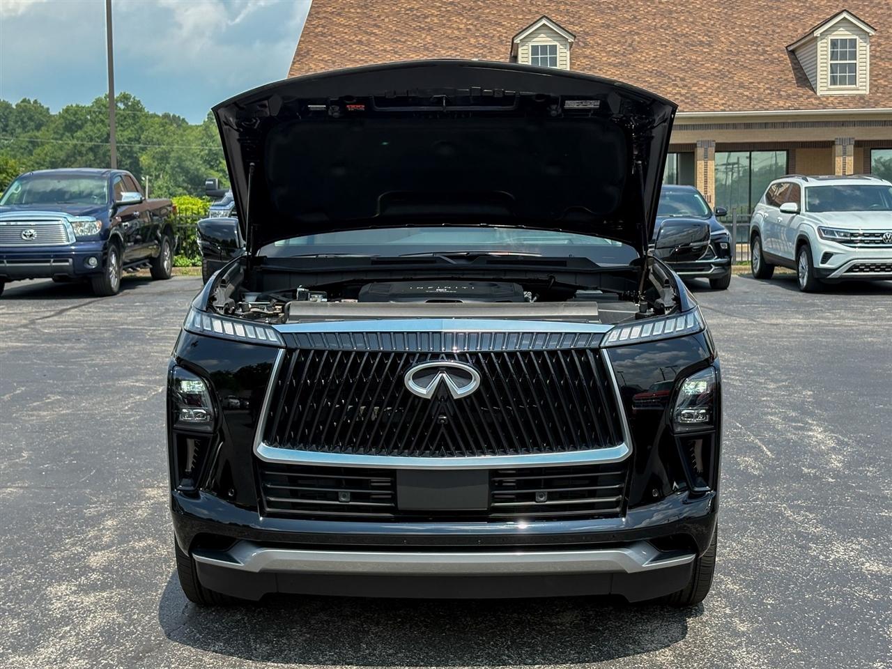 Infiniti QX80 LUXE 4WD 2025