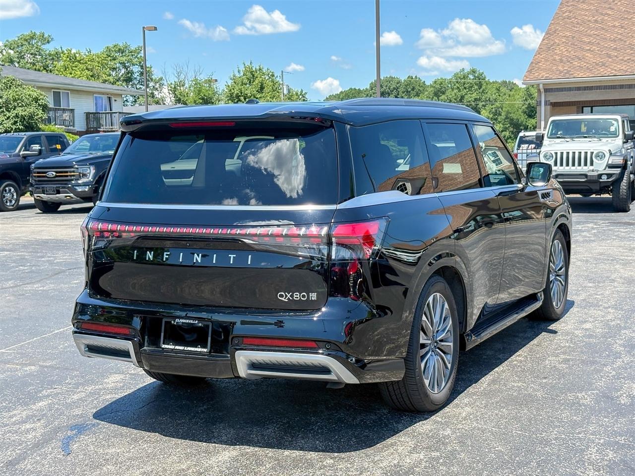 Infiniti QX80 LUXE 4WD 2025