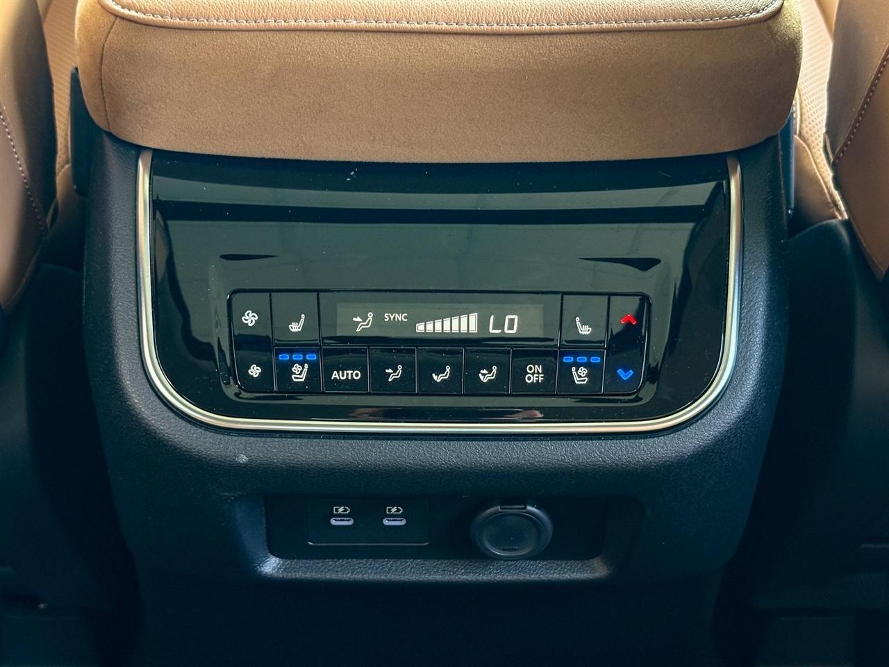 Infiniti QX80 LUXE 4WD 2025
