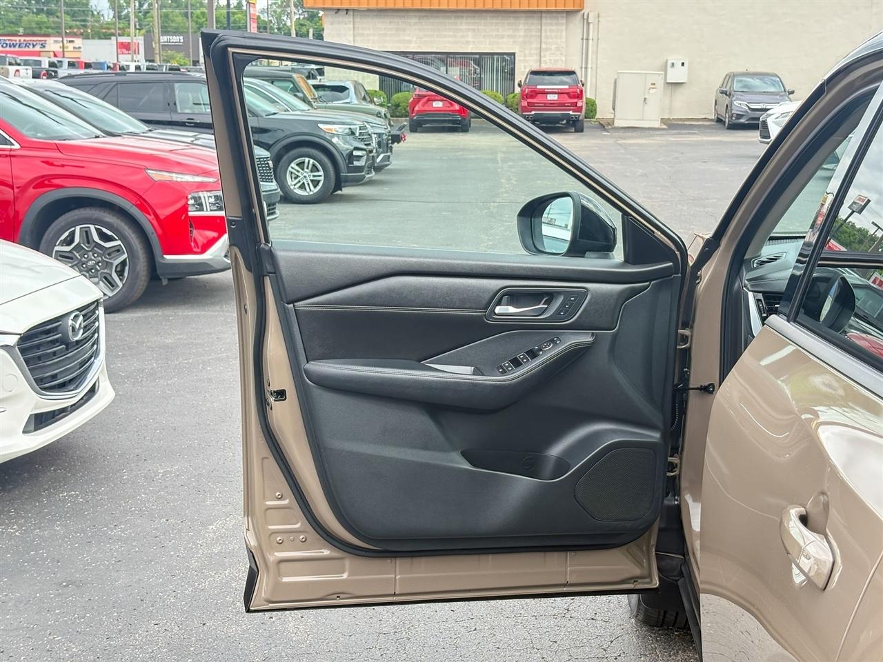 Nissan Rogue  2024