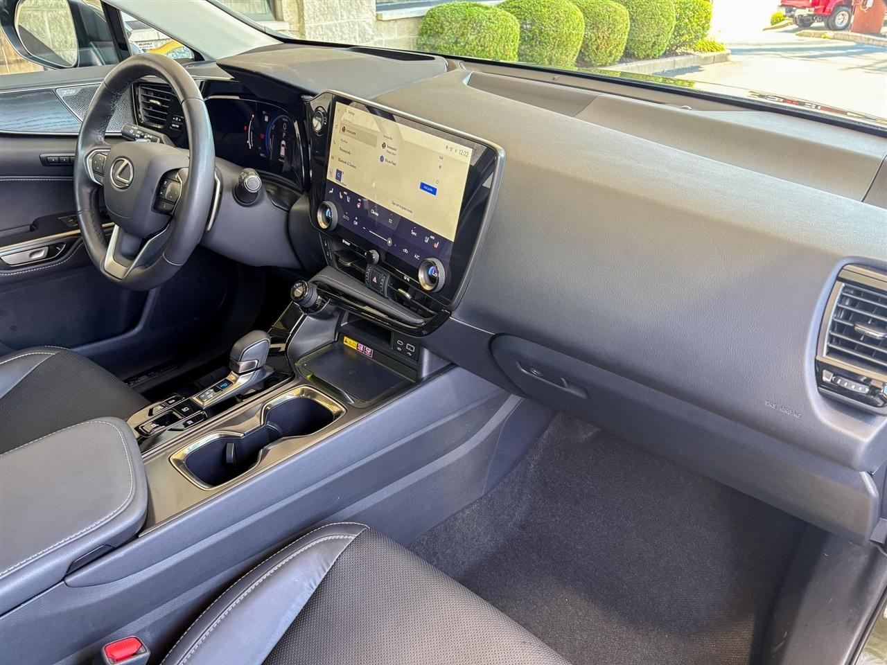 Lexus NX  2025