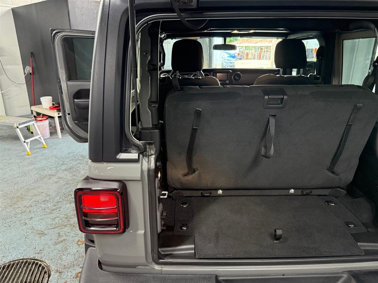 Jeep Wrangler  2021