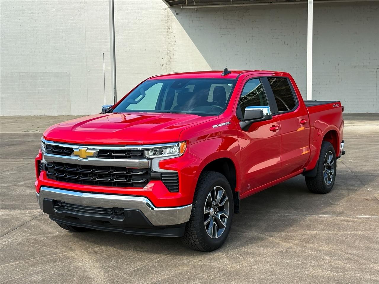 Chevrolet Silverado 1500 LT Crew Cab 4WD 2024