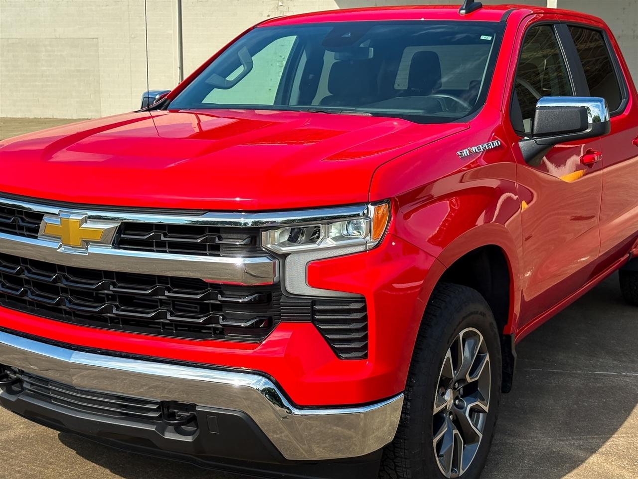 Chevrolet Silverado 1500 LT Crew Cab 4WD 2024
