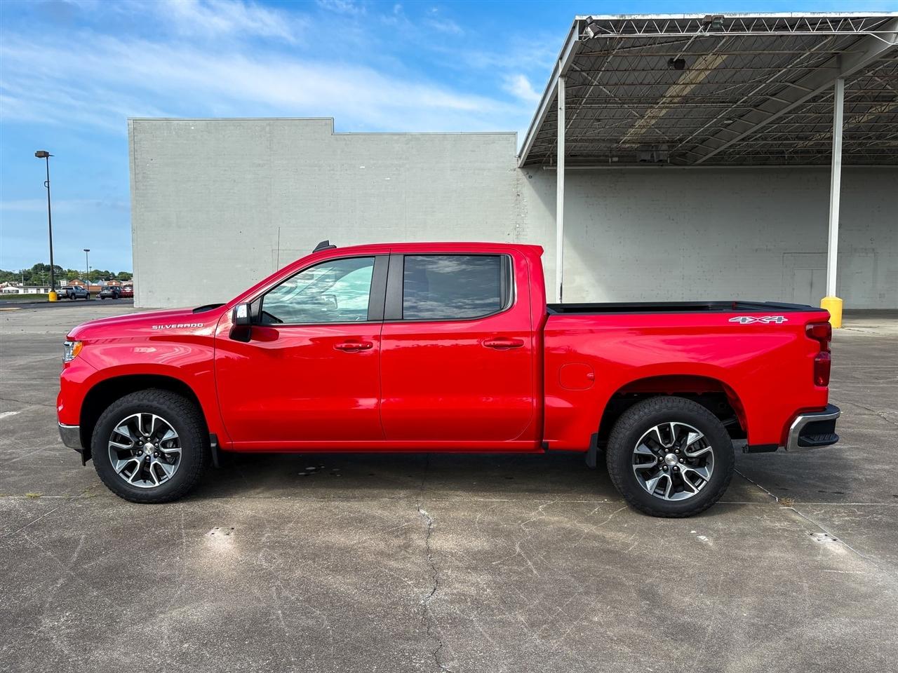 Chevrolet Silverado 1500 LT Crew Cab 4WD 2024