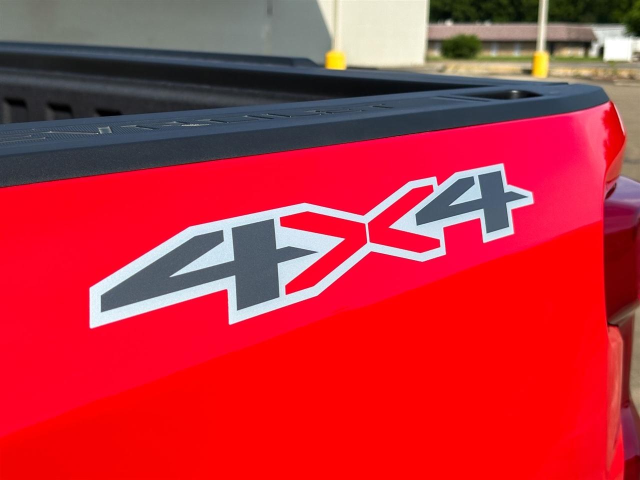 Chevrolet Silverado 1500 LT Crew Cab 4WD 2024