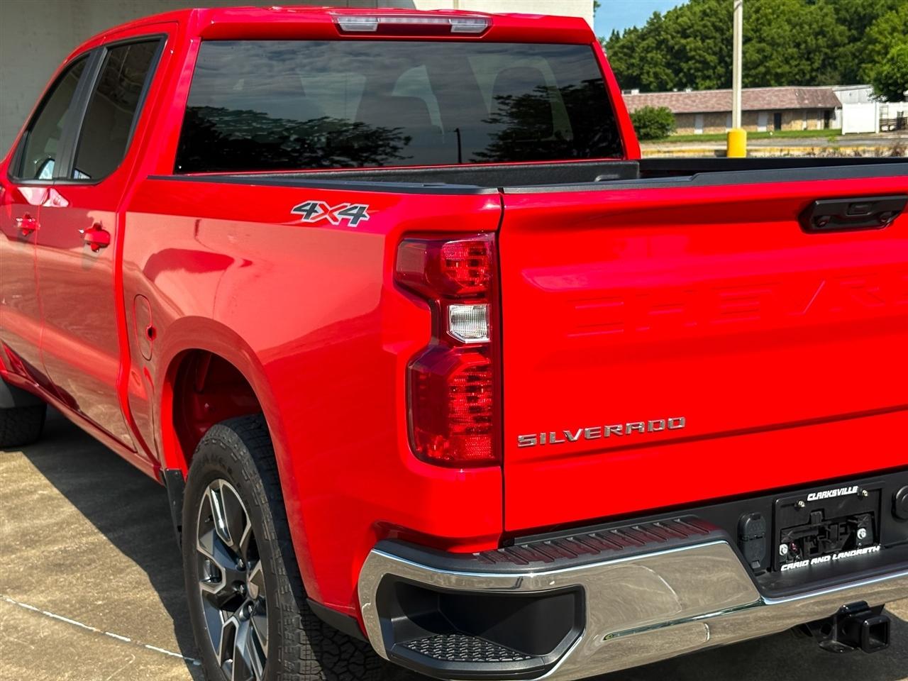 Chevrolet Silverado 1500 LT Crew Cab 4WD 2024