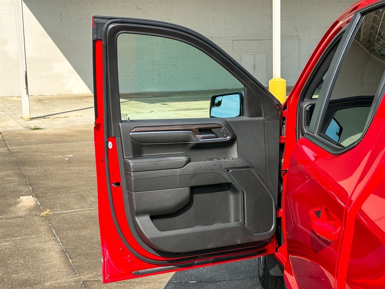 Chevrolet Silverado 1500 LT Crew Cab 4WD 2024