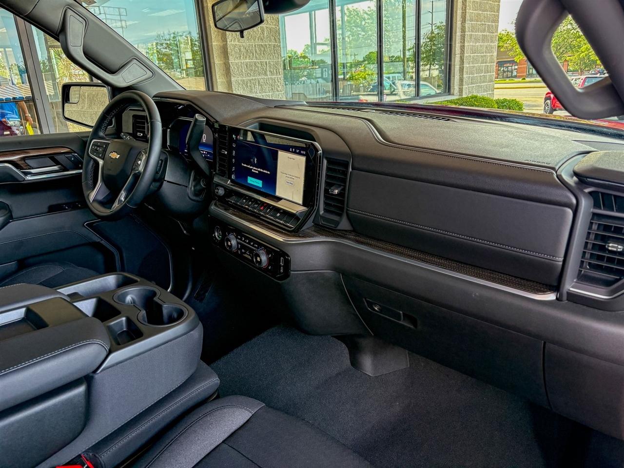 Chevrolet Silverado 1500 LT Crew Cab 4WD 2024