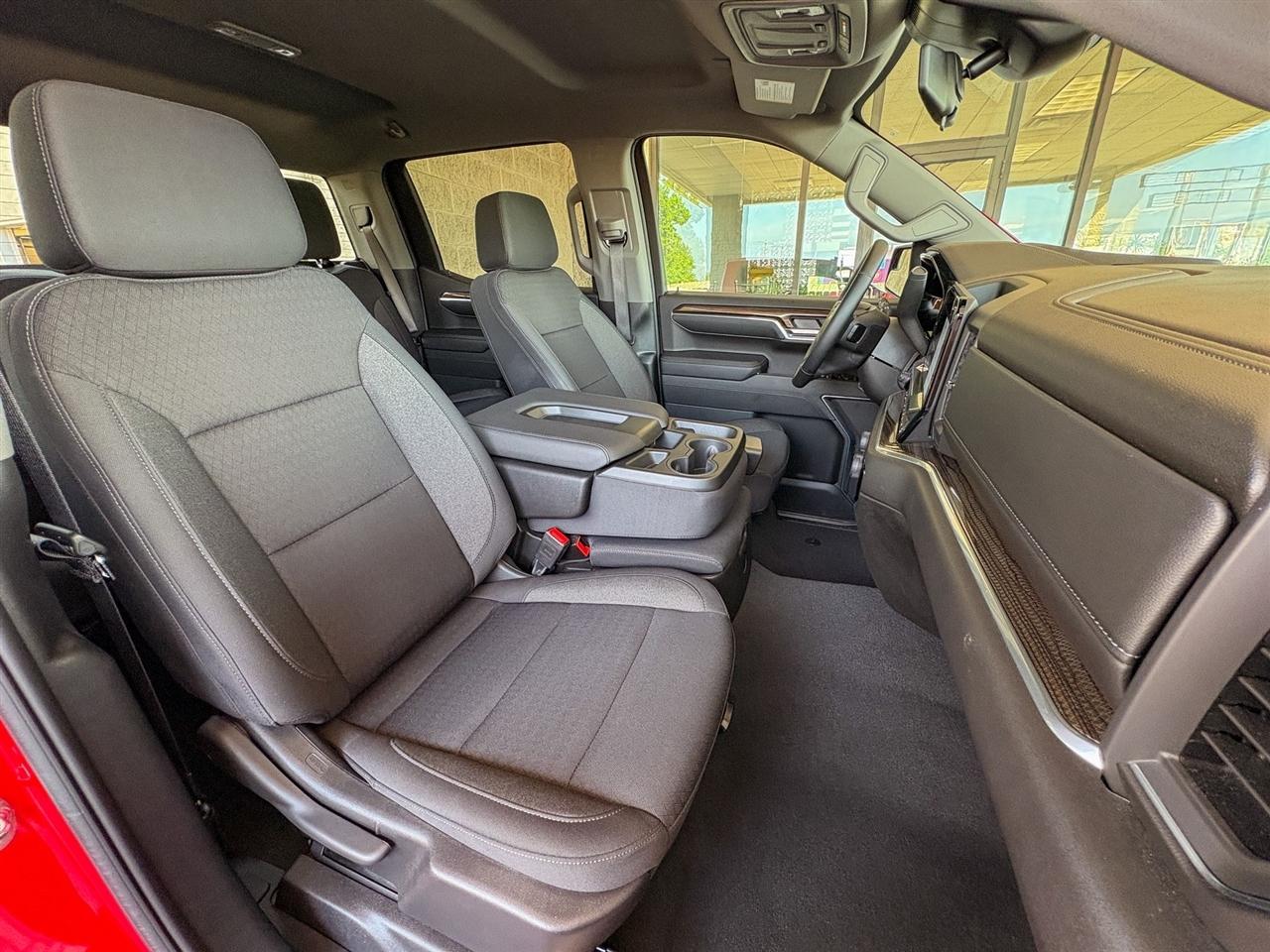 Chevrolet Silverado 1500 LT Crew Cab 4WD 2024