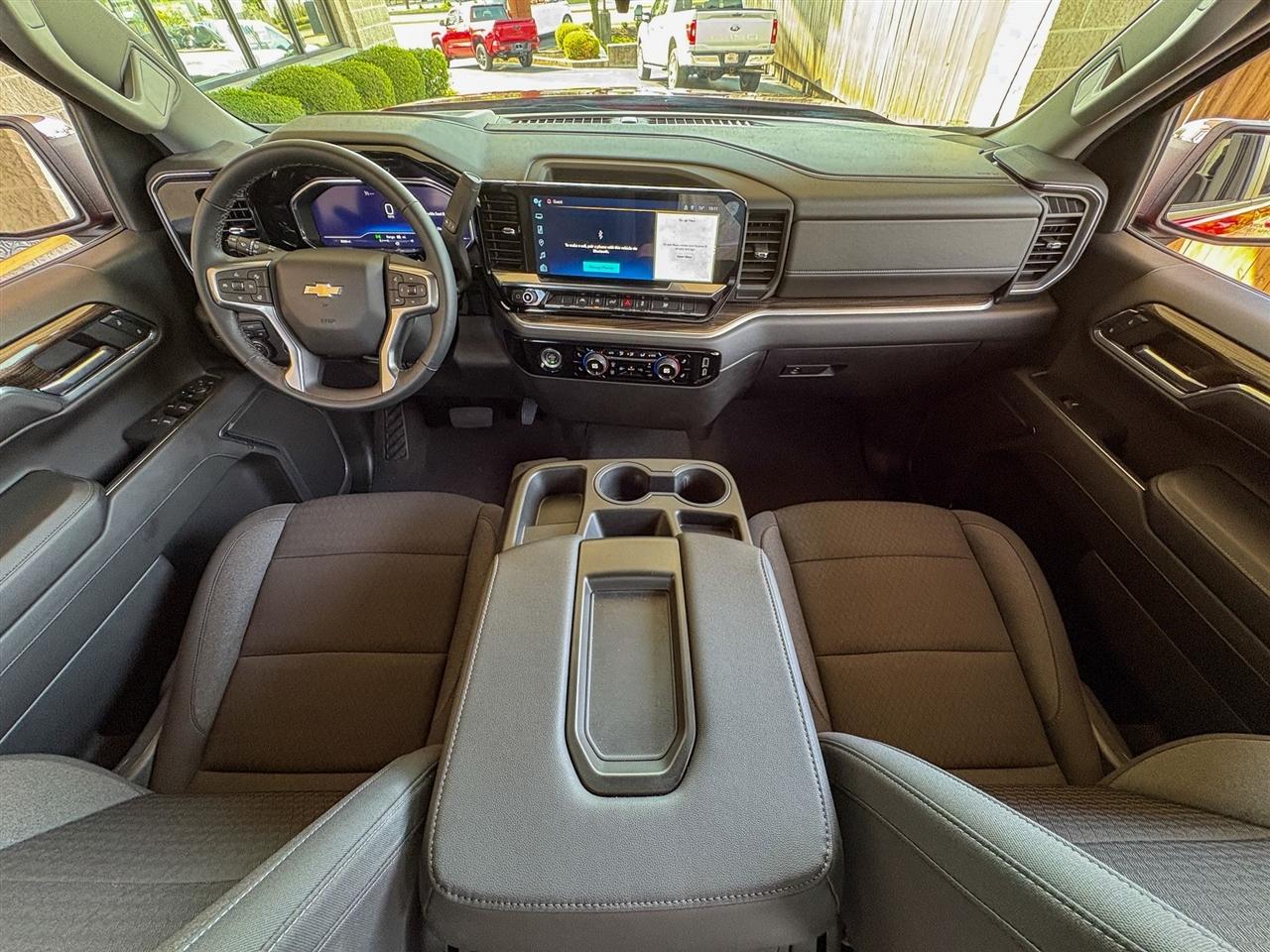 Chevrolet Silverado 1500 LT Crew Cab 4WD 2024