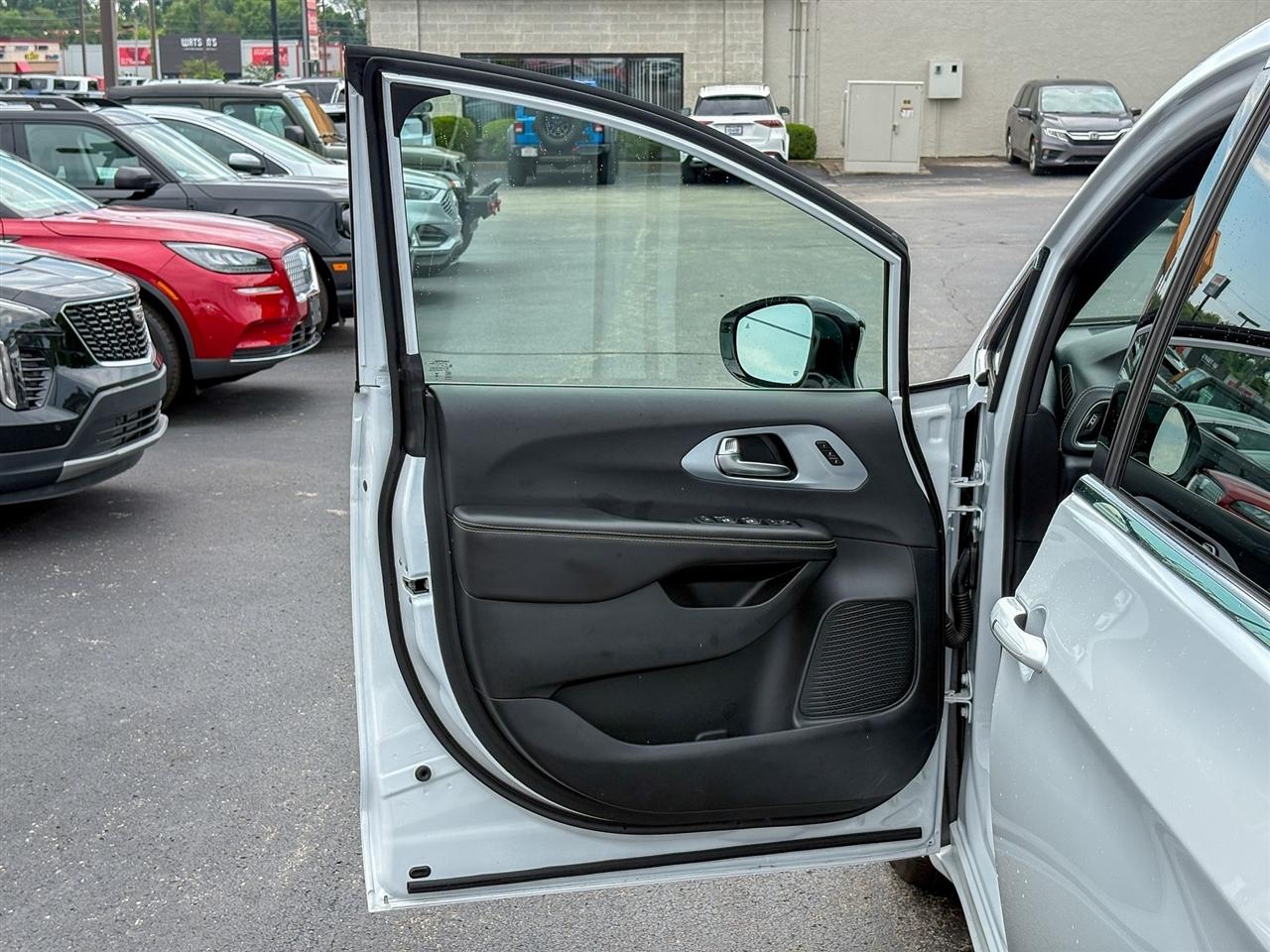 Chrysler Pacifica  2026