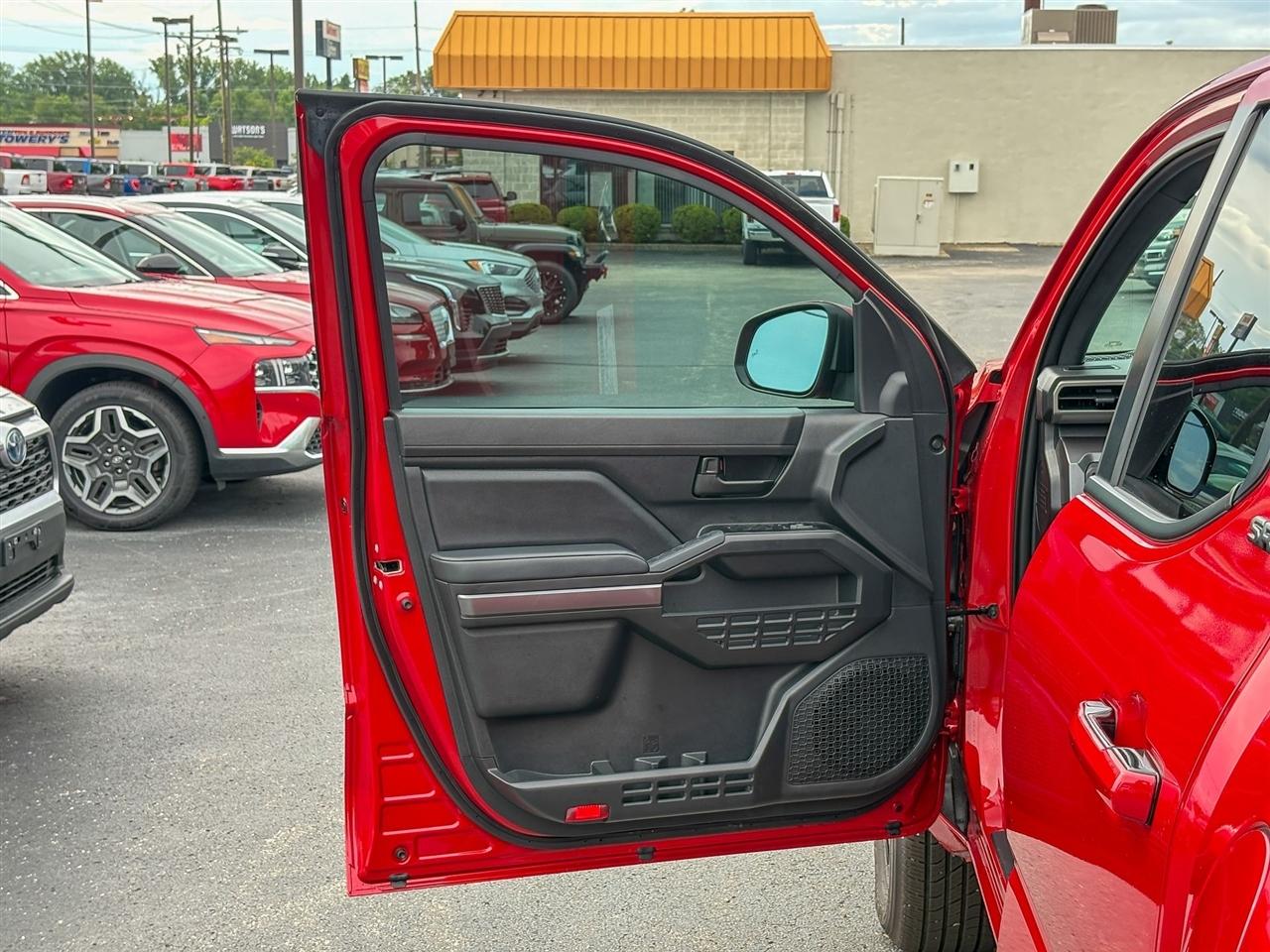 Toyota Tacoma 4WD  2026