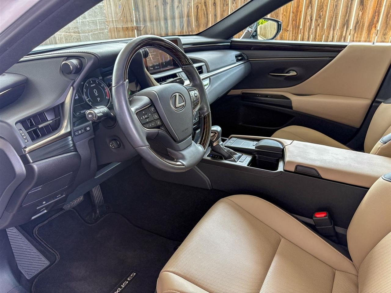 Lexus ES  2021