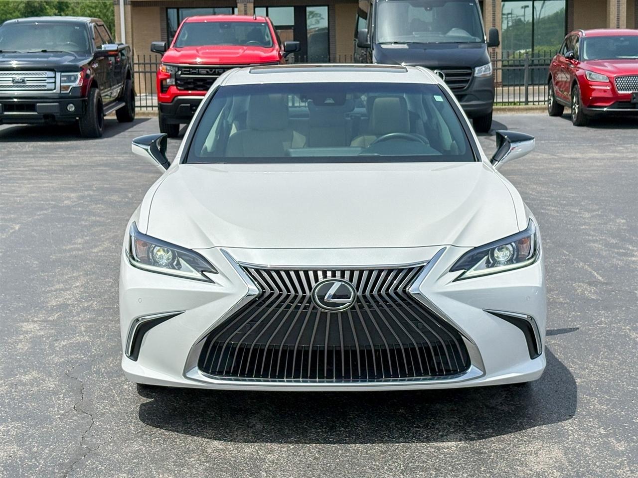 Lexus ES  2021