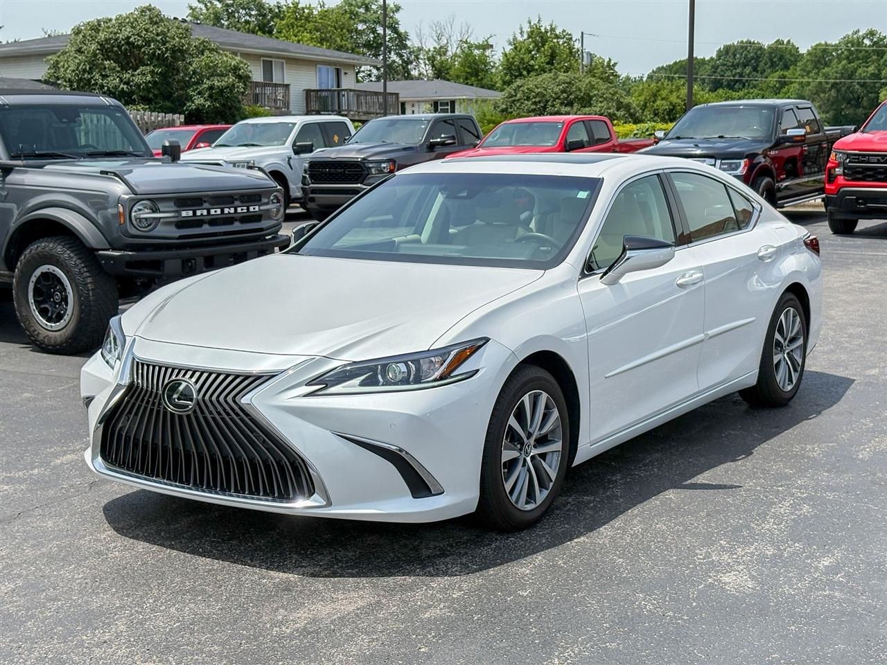 Lexus ES  2021