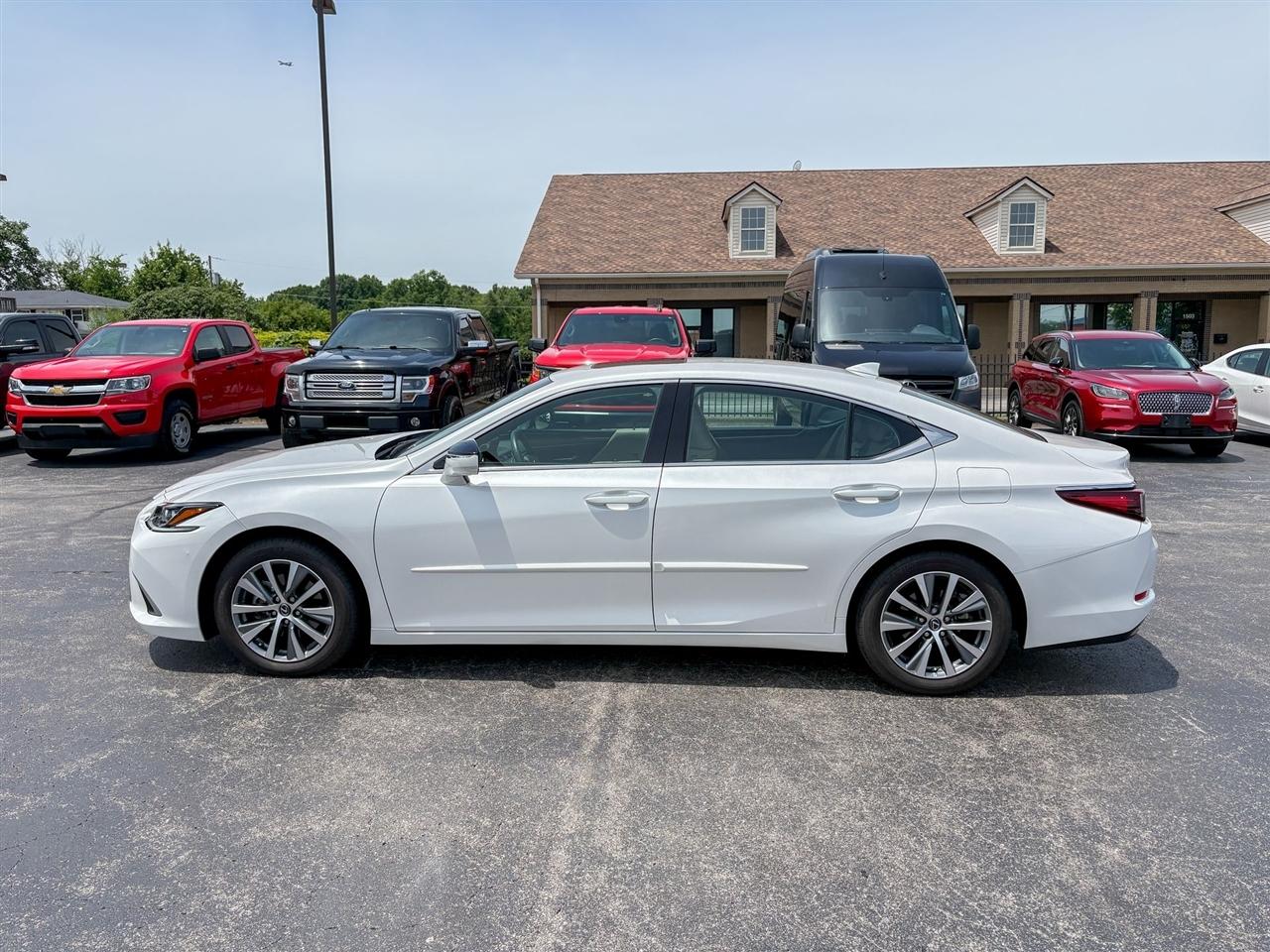 Lexus ES  2021