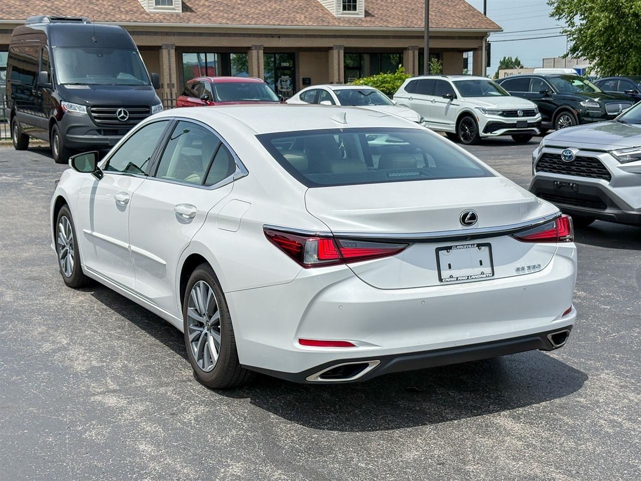 Lexus ES  2021