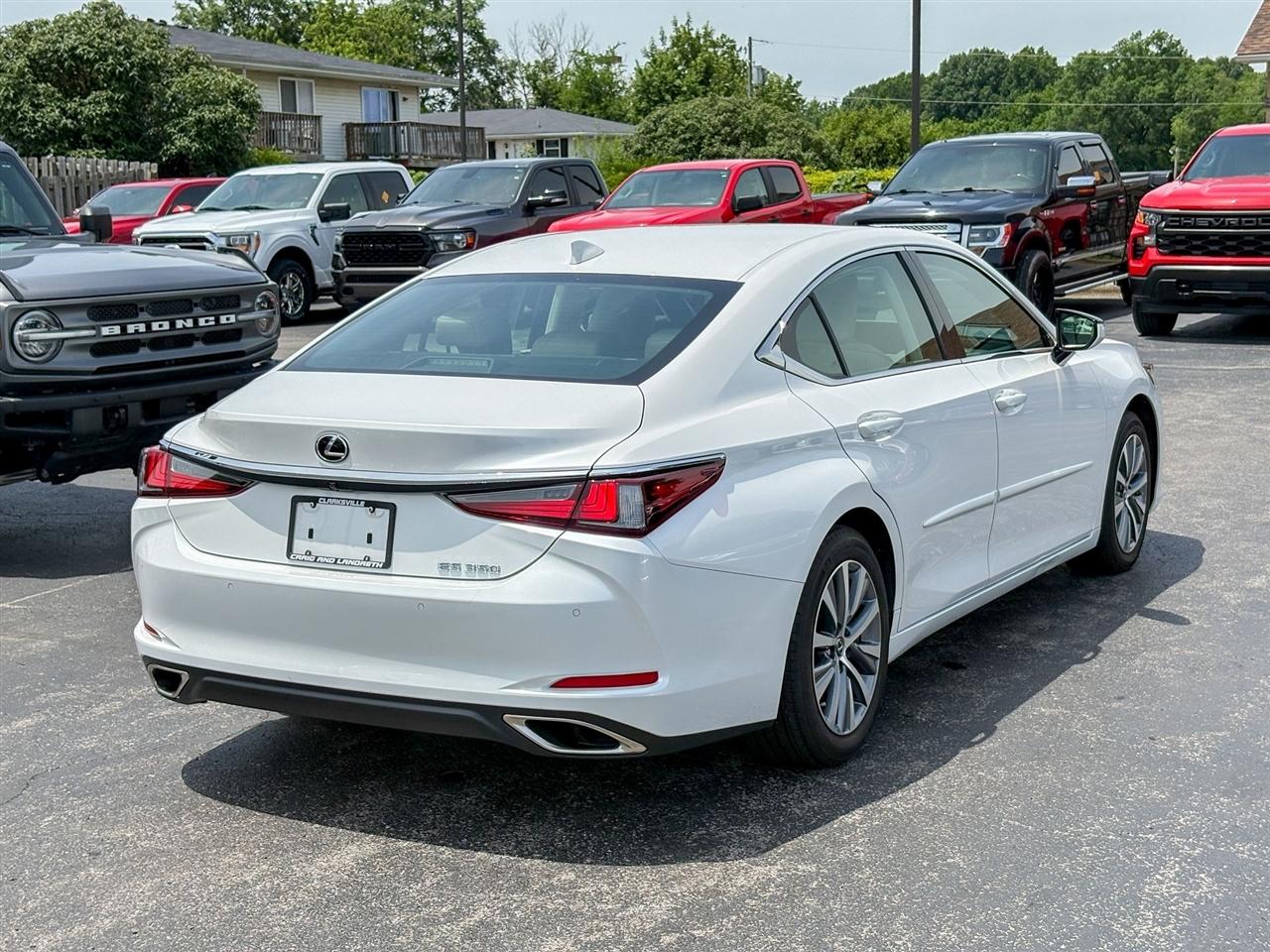 Lexus ES  2021