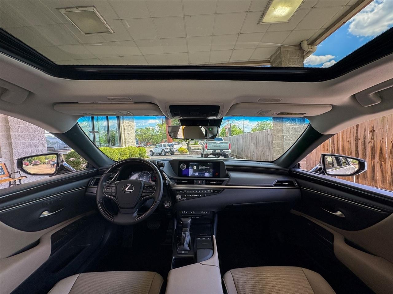 Lexus ES  2021