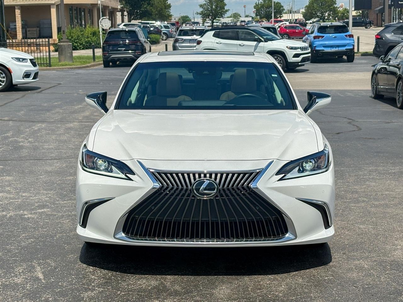 Lexus ES  2021
