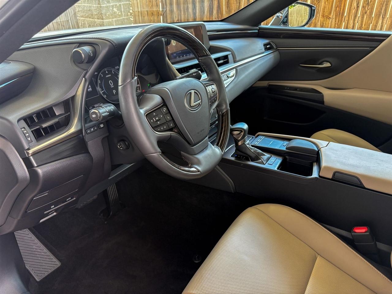 Lexus ES  2021
