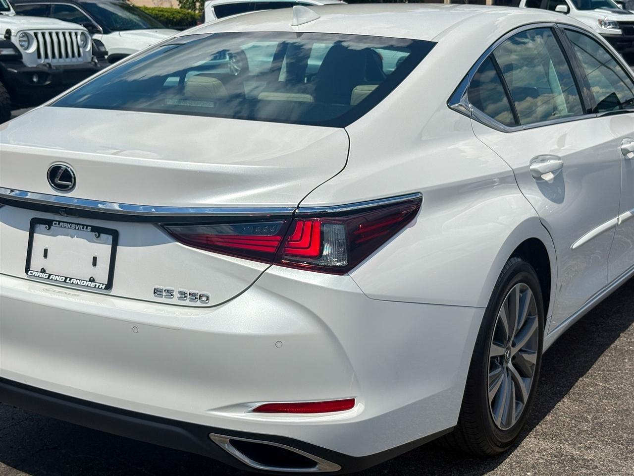 Lexus ES  2021