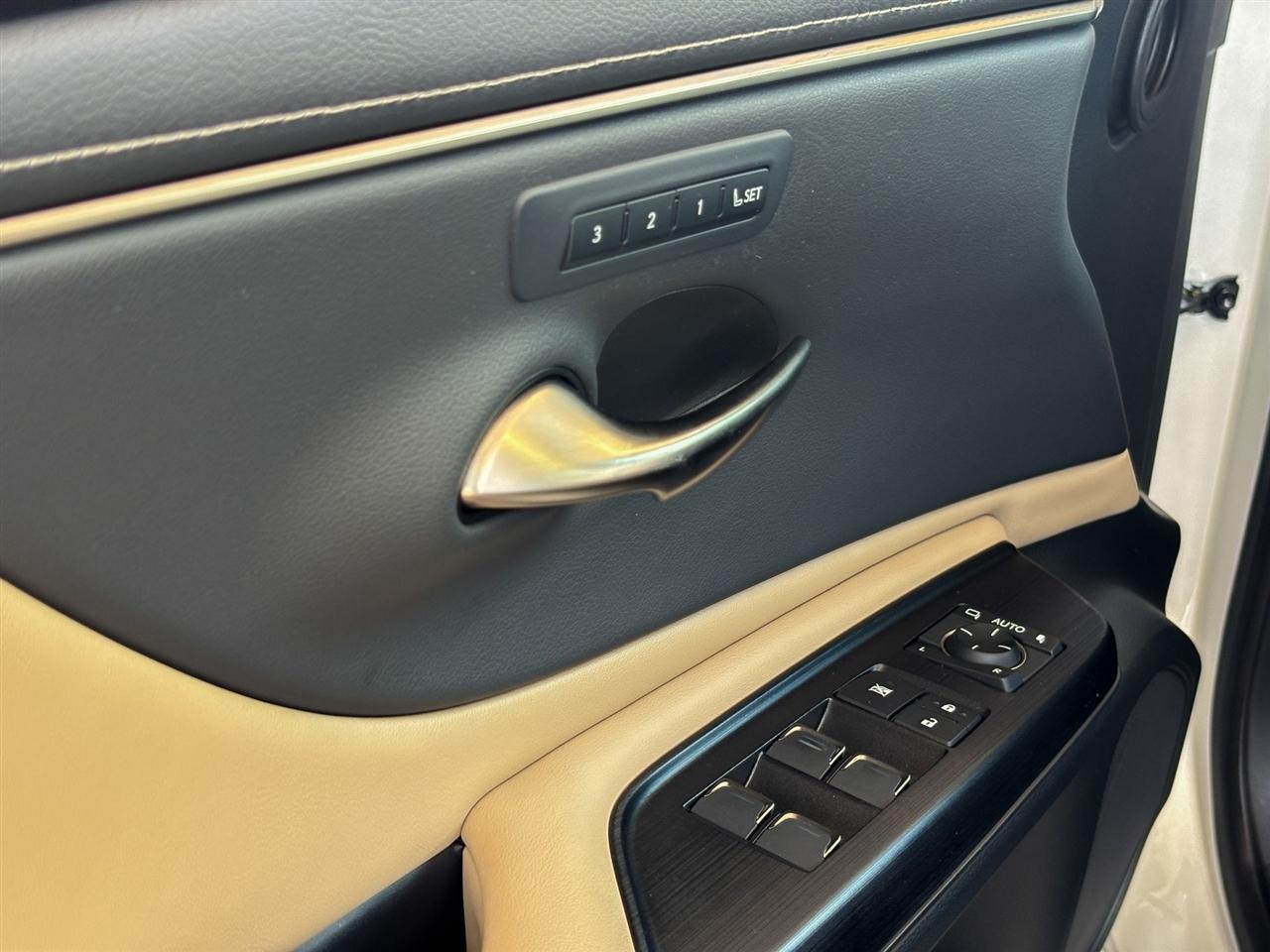 Lexus ES  2021