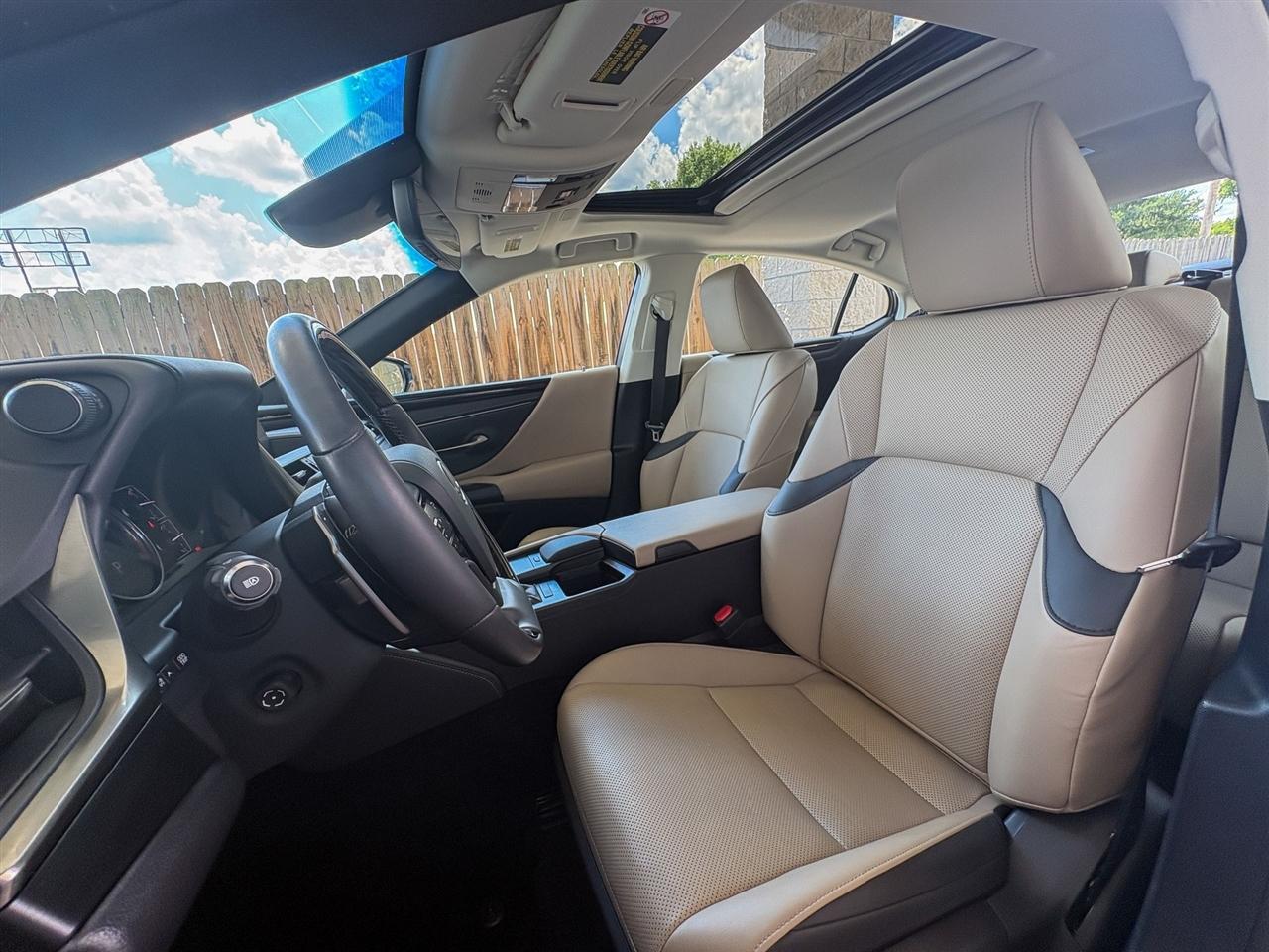 Lexus ES  2021
