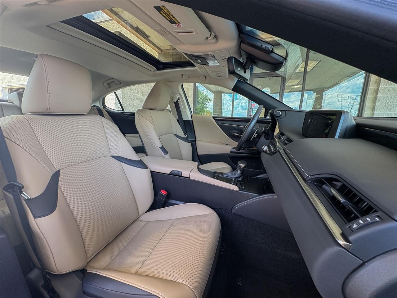 Lexus ES  2021